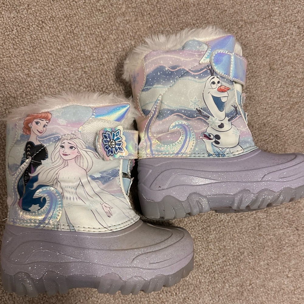 Frozen snow boots (toddler) size 8